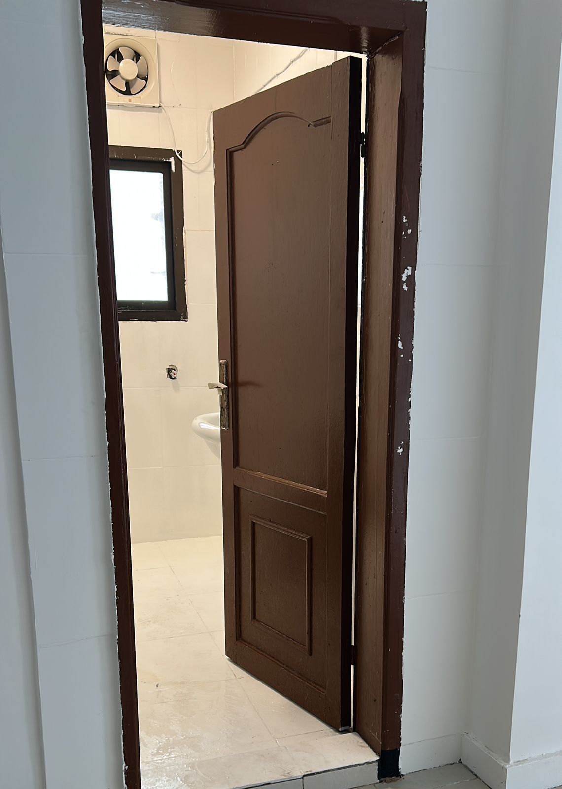 نجار ابواب خشب للتركيب والتفصل والصيانه وتركيب جبس