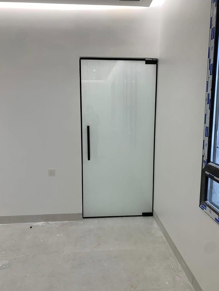 تركيب زجاج سكريت وصيانه زجاج وتركيب شاورات واجهات