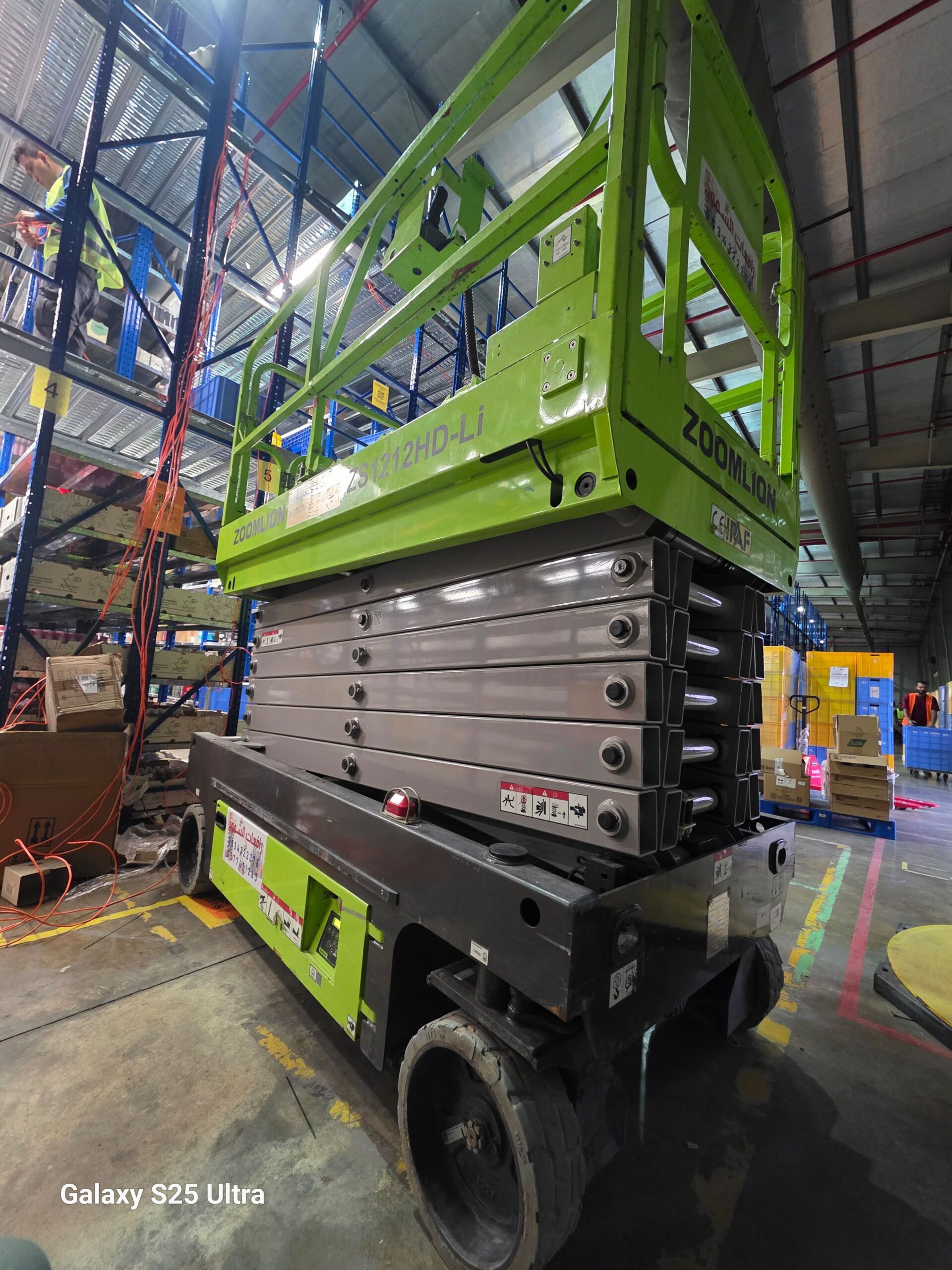 1. *سيزر لفت 6 متر*: موديل حديث للإيجار – ارتفاع 6