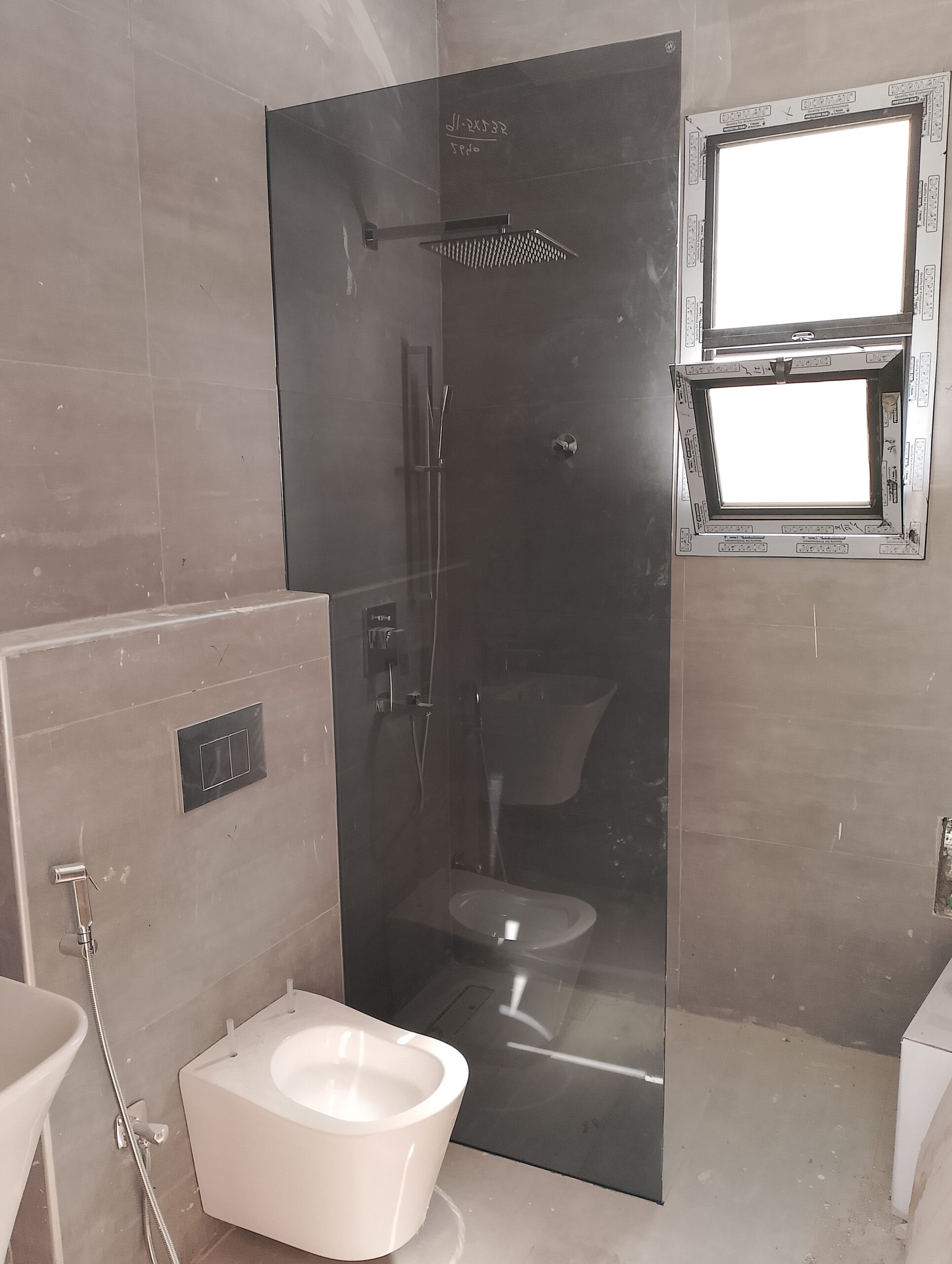 زجاج سكريت مرايا قواطع الشورات مكاتب