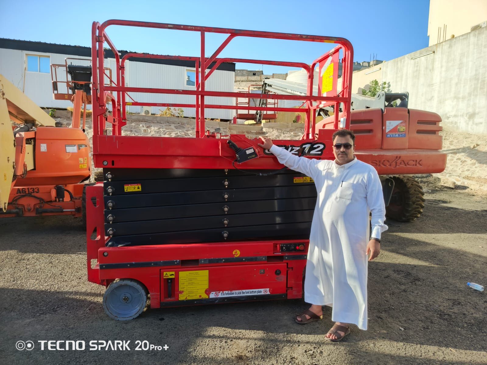 سيزرلفت للايجار مانلفت للايجار رافعة عمال للايجار