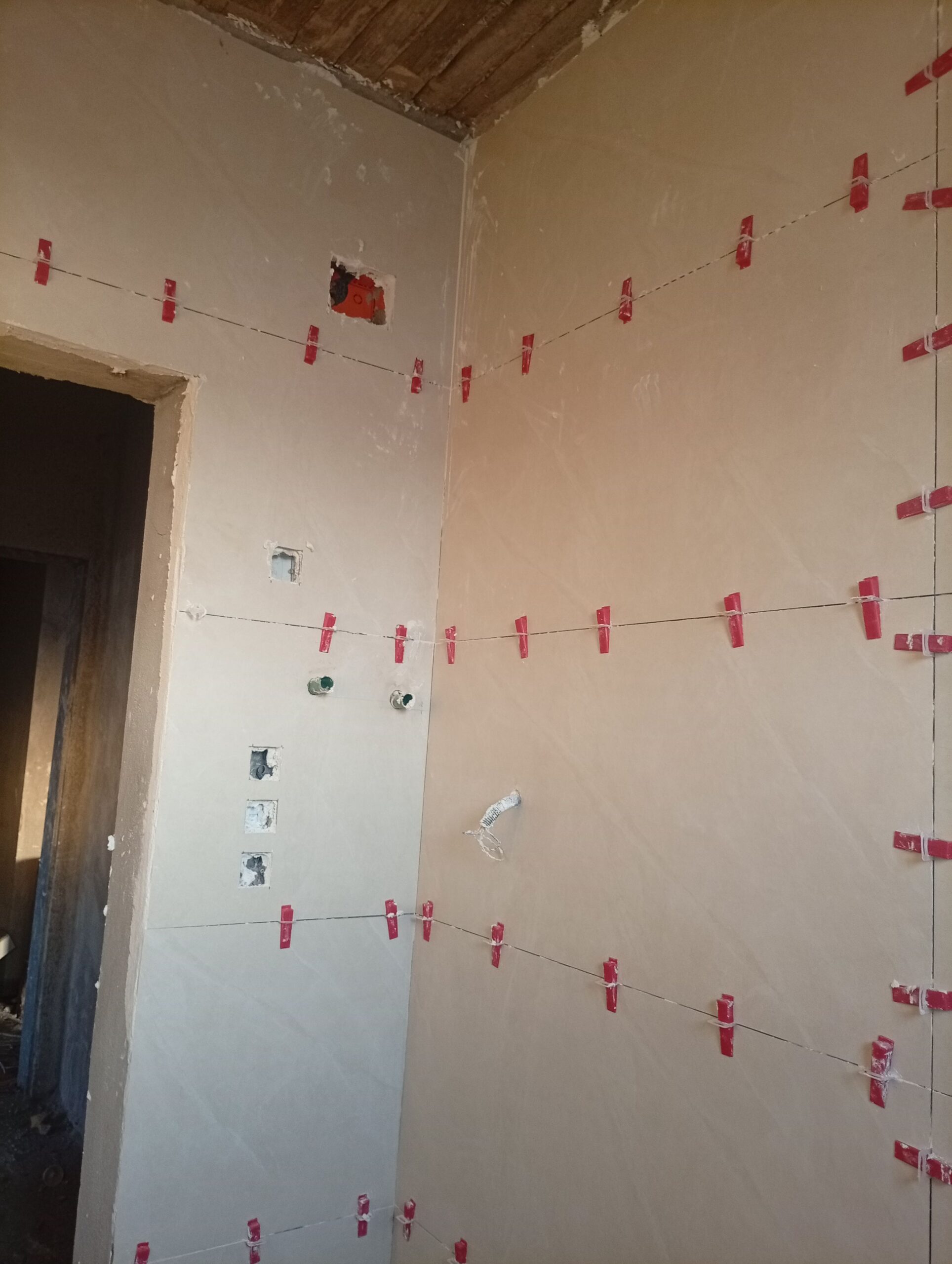 مقاول تكسير وترميم بلاط وديكور