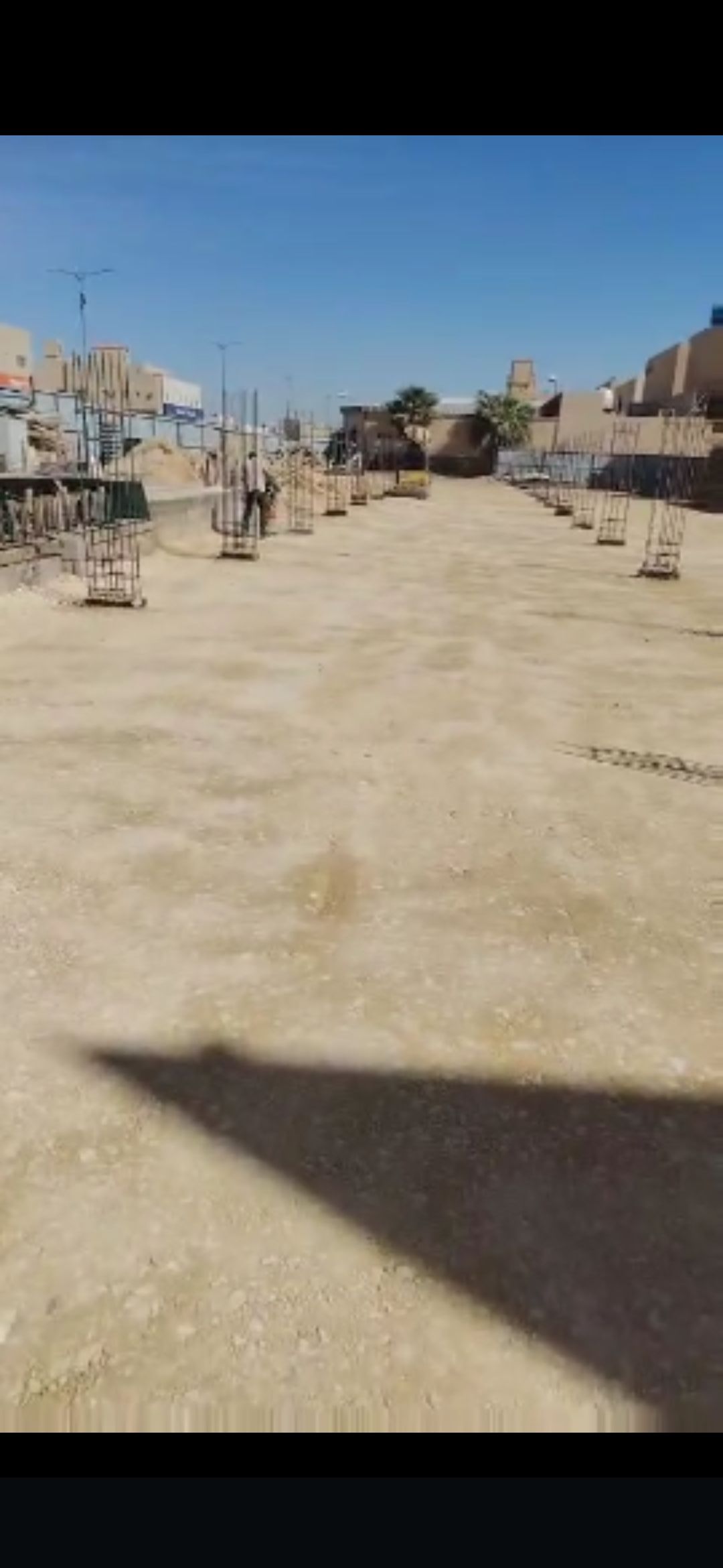 يوجد لدينا معدات بوكلينات حفر ترحيل هدم مباني ويوج