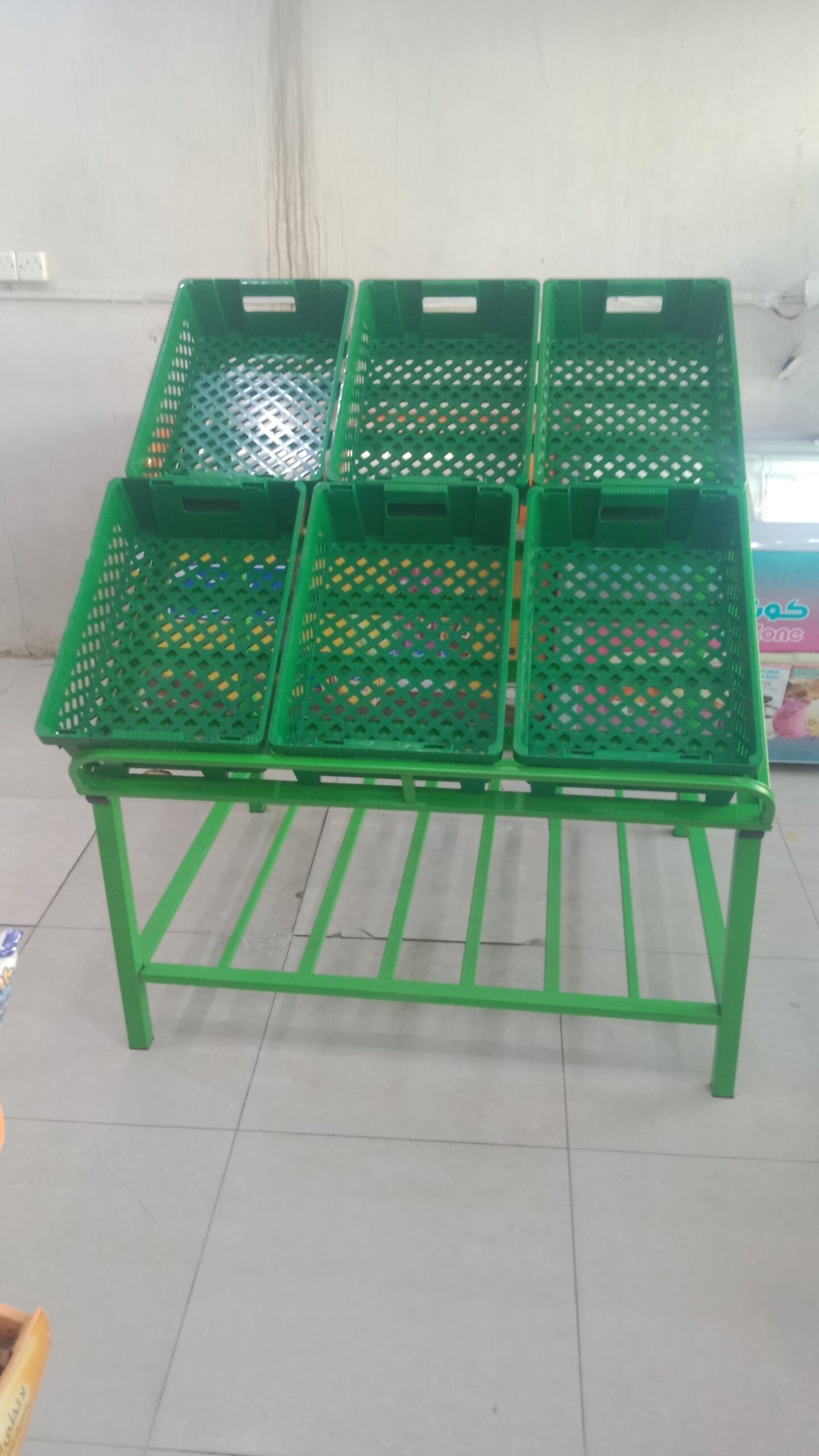 رفوف مستودع وسوبر ماركت