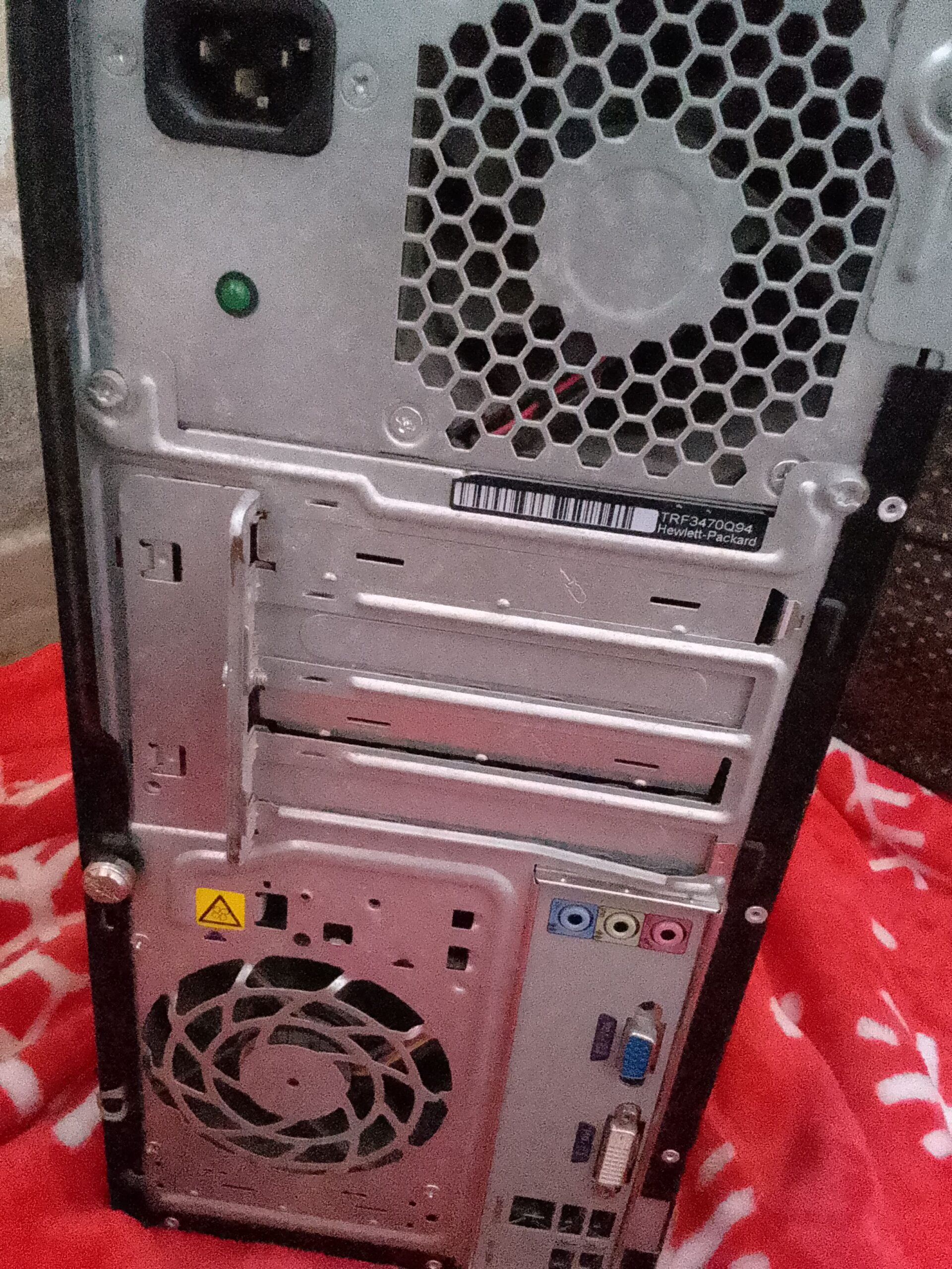 كمبيوتر مكتبي HP Pro 💻 على حالته – آخر استخدام كان