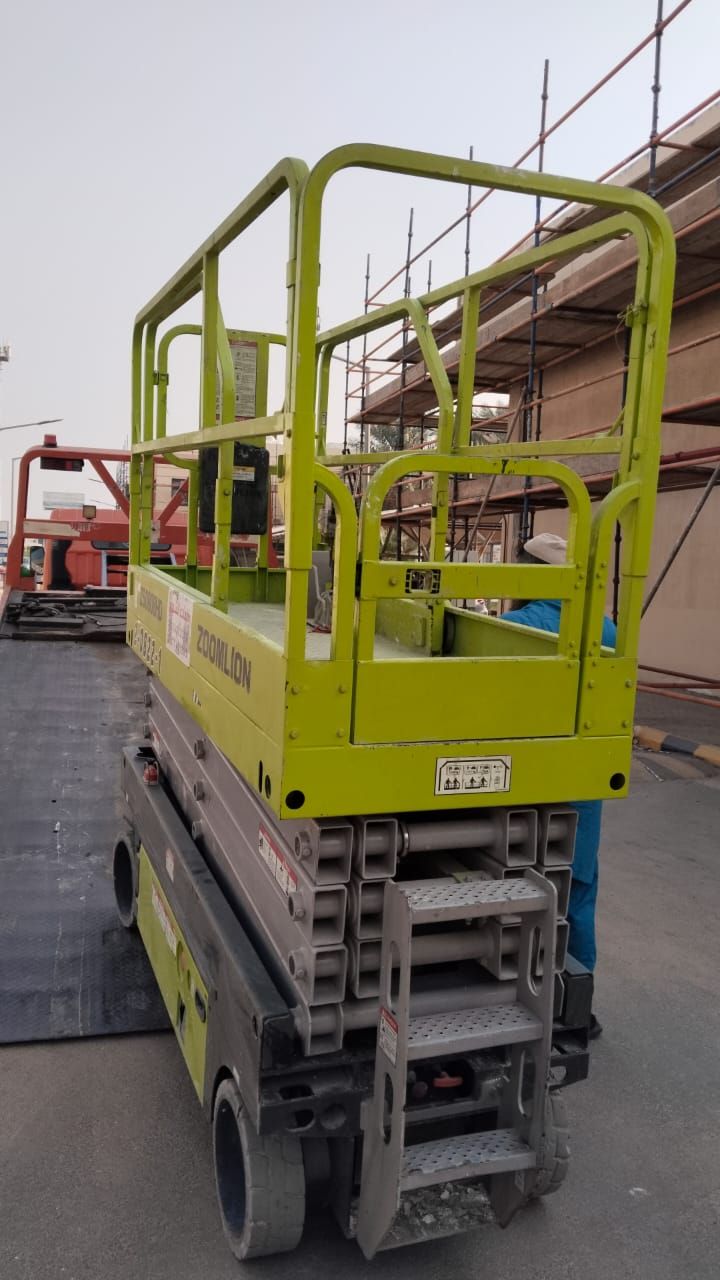 أنواع الروافع المتاحة: 1. روافع مقصية سيزر لفت): –