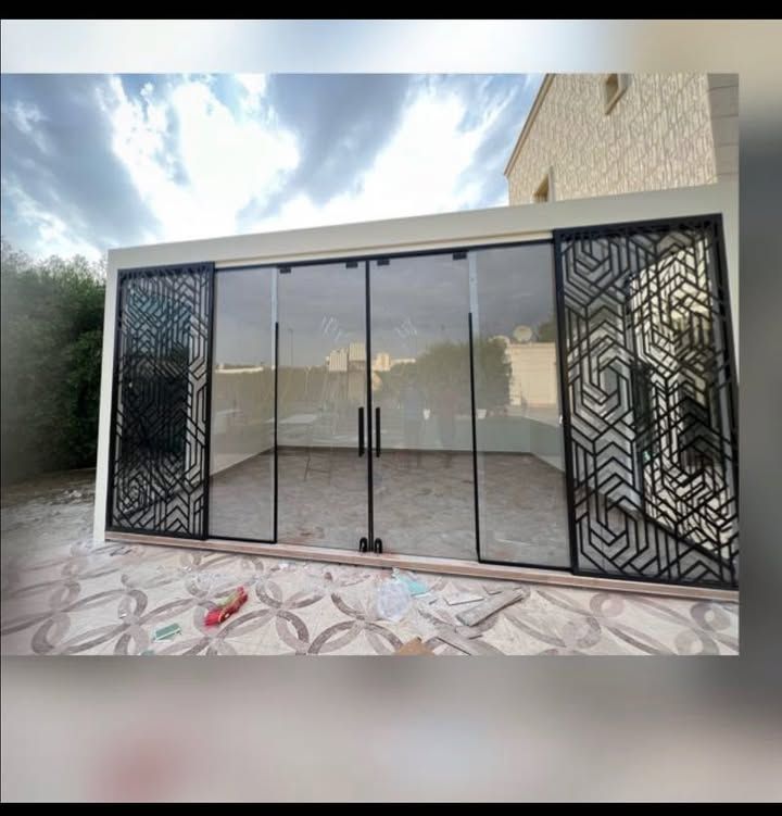 فك وتركيب زجاج سكريت وصيانه ابواب زجاج ونقل زجاج و