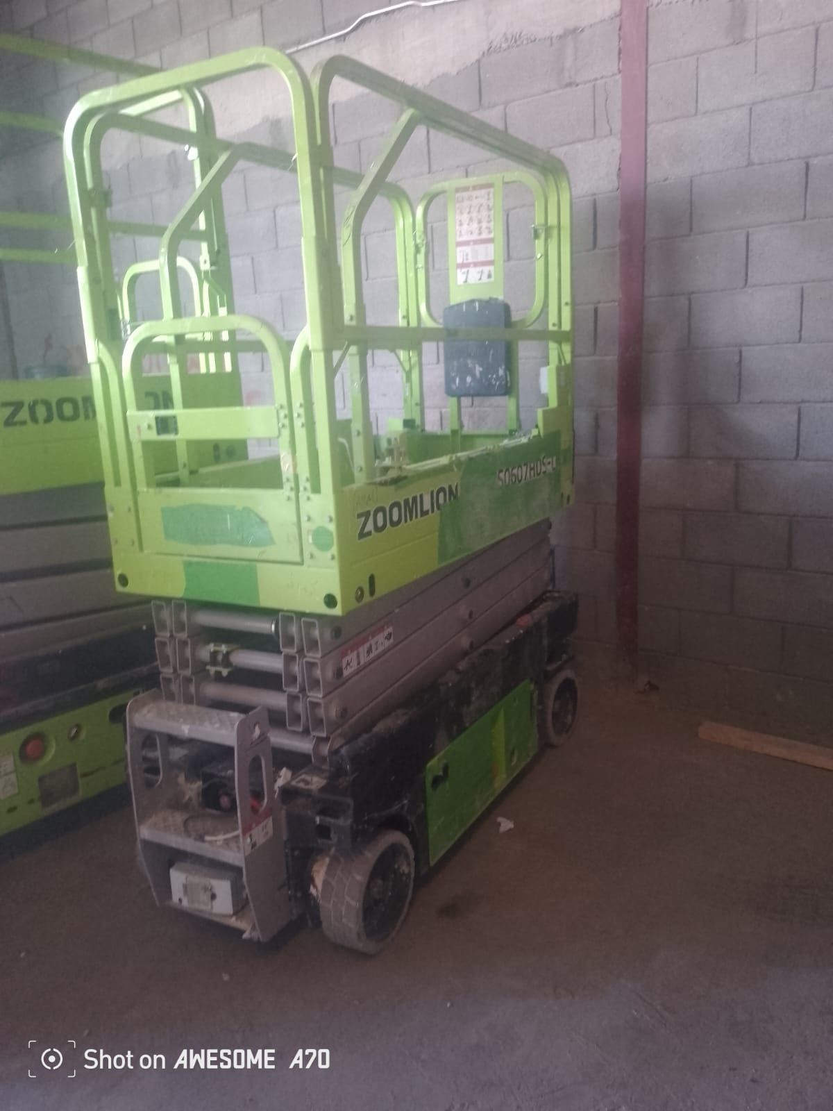 سيزر لفت منا لفت كهرباء ديزل للايجار يومي وشهري