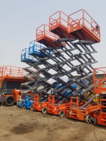 متوفر سيزرلفت مانلفت للايجار باحدث الموديلات