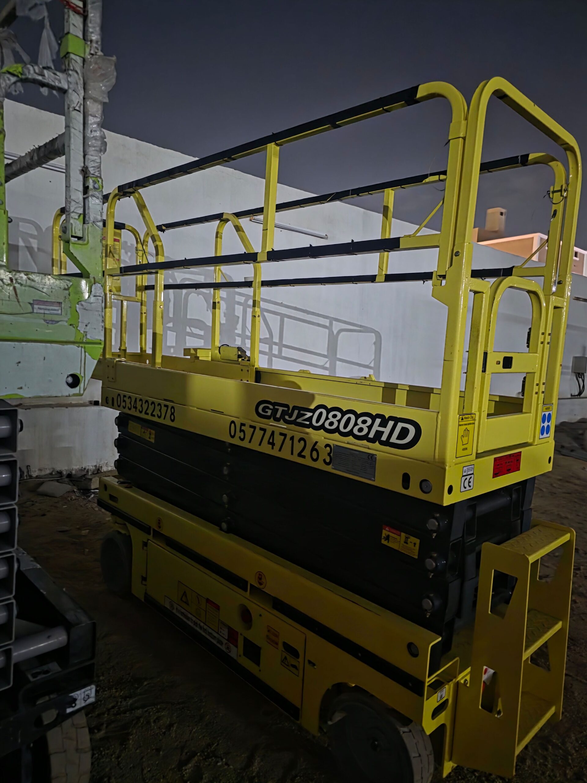 رافعة مقصية 12متر للايجار سيزرلفت 12متر للايجار را