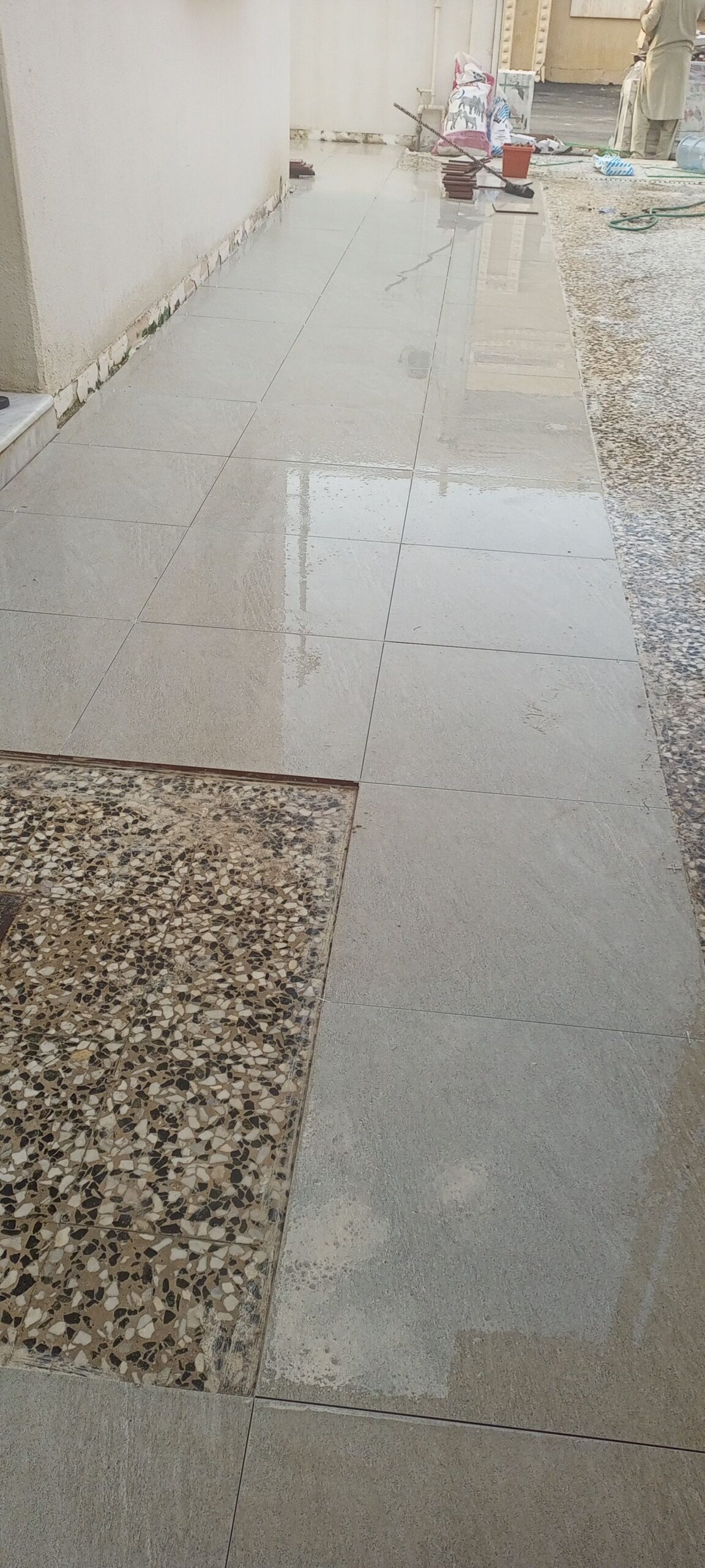 معلم بلاط داخل الرياض