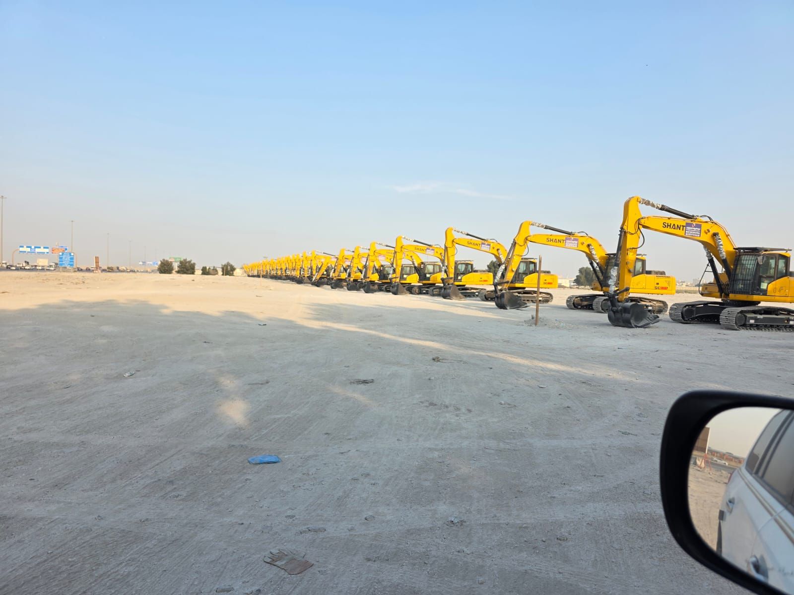 بوكلين دقاق وباكت متوفر للايجار شهري وسنوي