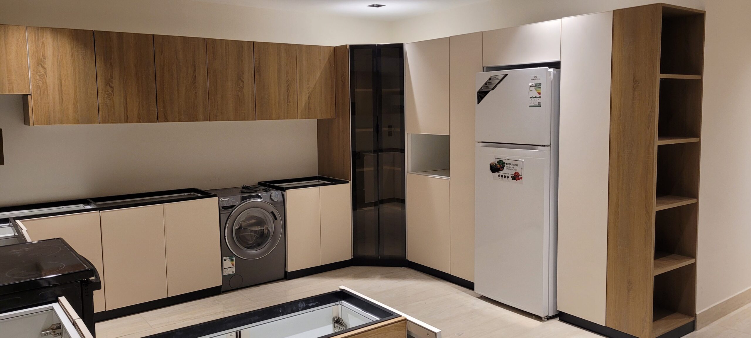 فني المنيوم ومطابخ فك وتركيب وصيانه جميع قطعات الل