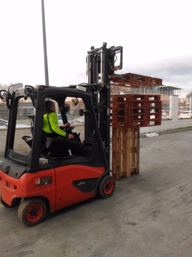 سيزرات لفت متوفرة للايجار ورافعات شوكية وكرينات لل