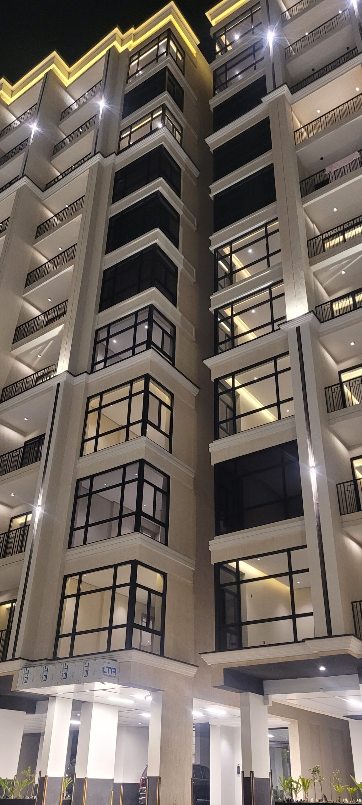 فني المنيوم ومطابخ فك وتركيب وصيانه جميع قطعات الل