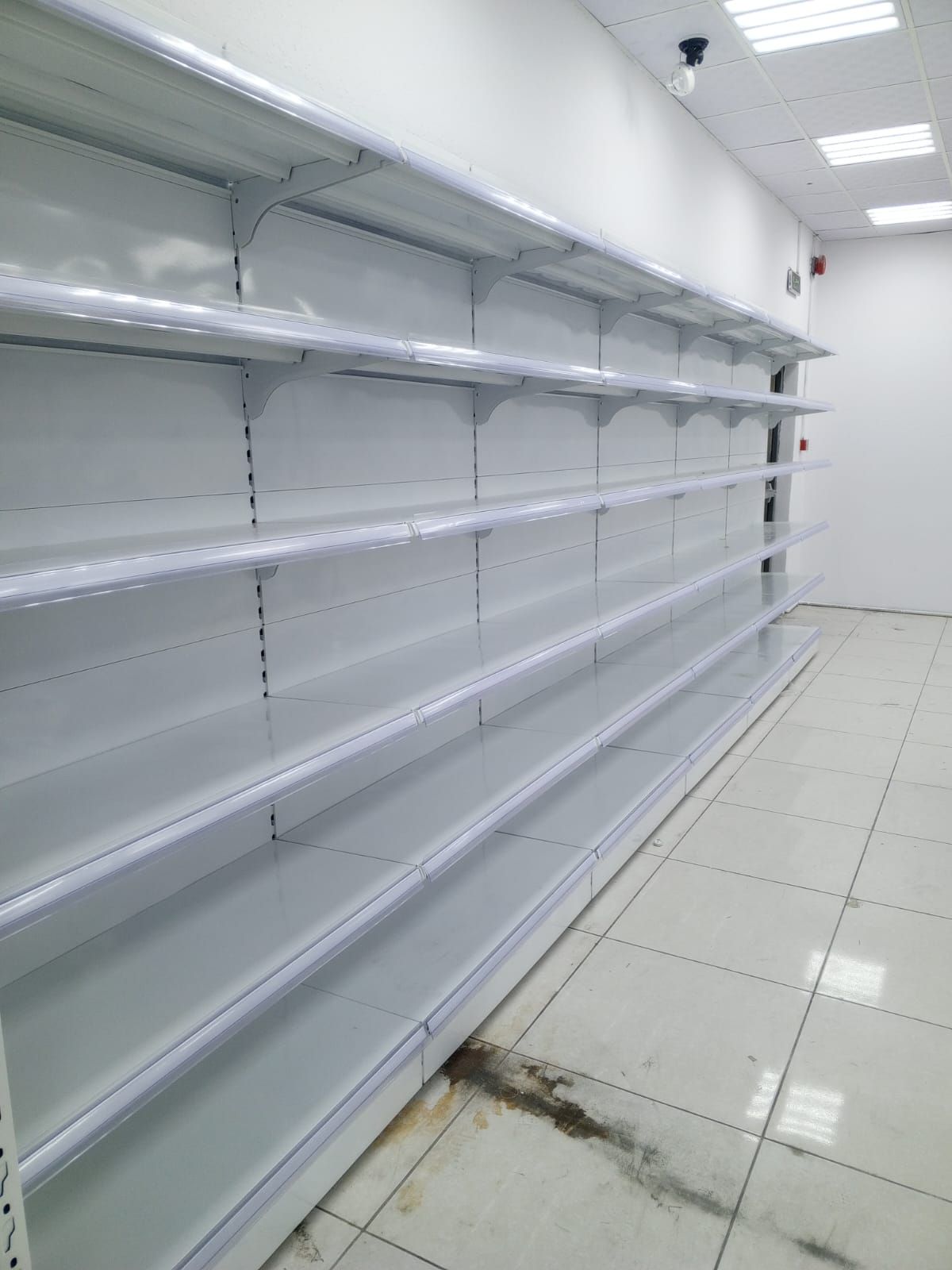 رفوف تخزين بجميع انواعها ومقاساتها وبأسعار منافسه