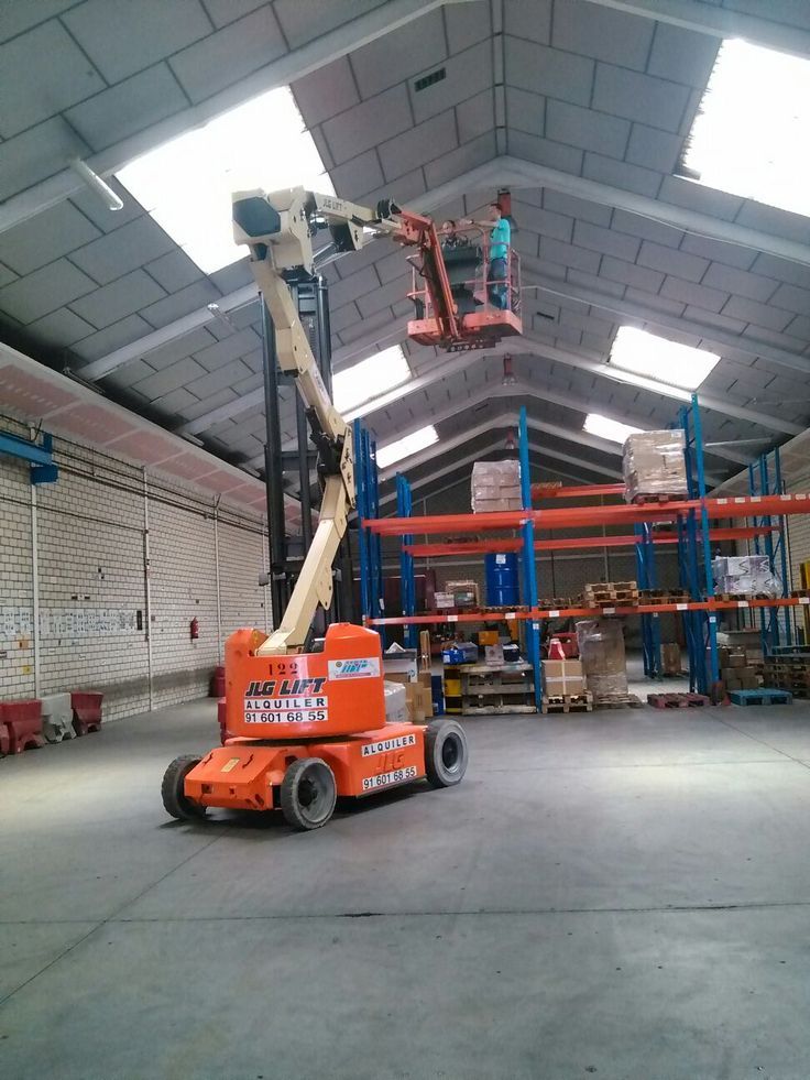 سيزرات ليفت متوفرة للايجار ورافعات شوكية متوفرة لل