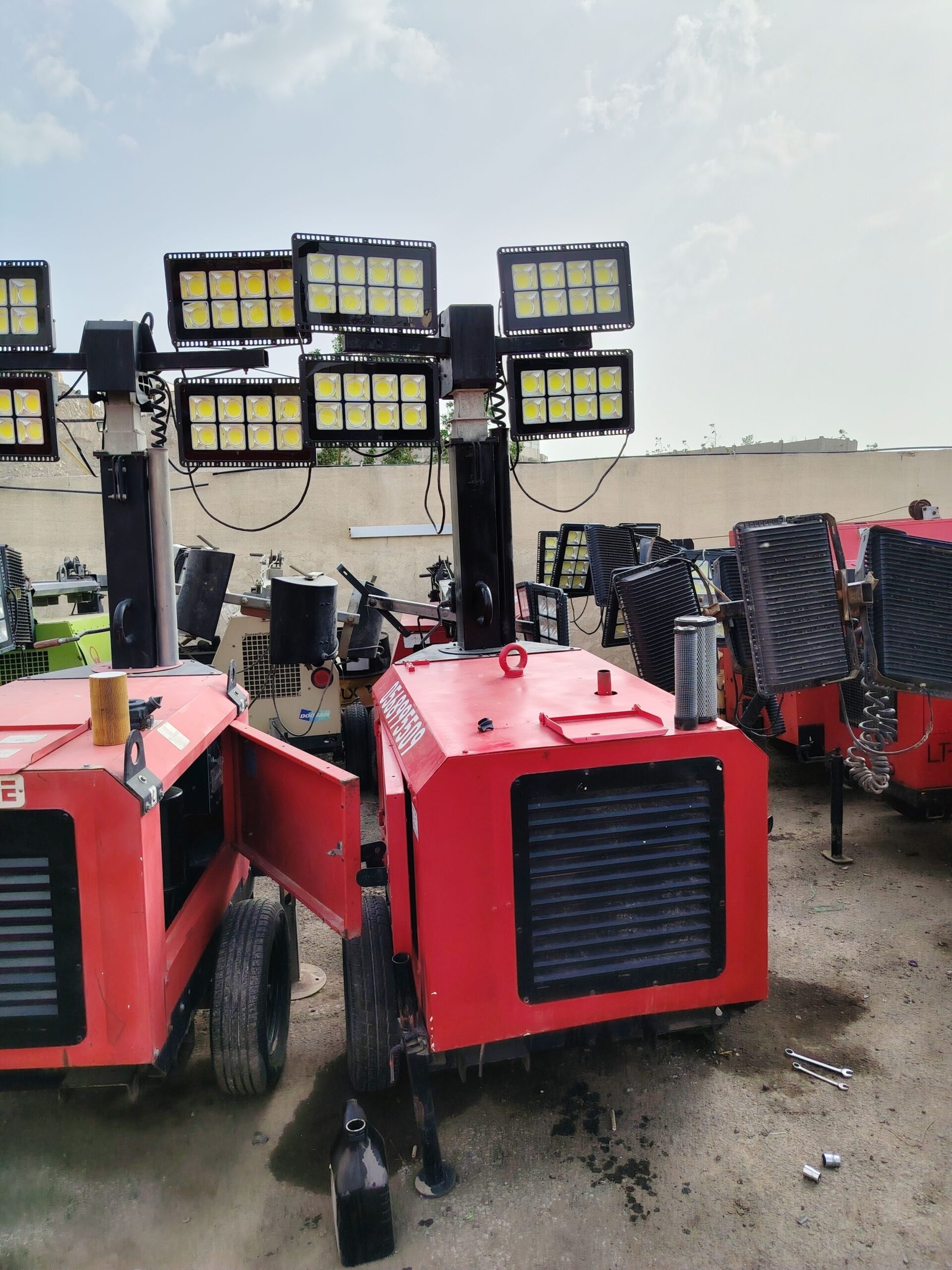 سيزرات ليفت متوفرة للايجار ورافعات شوكية متوفرة لل