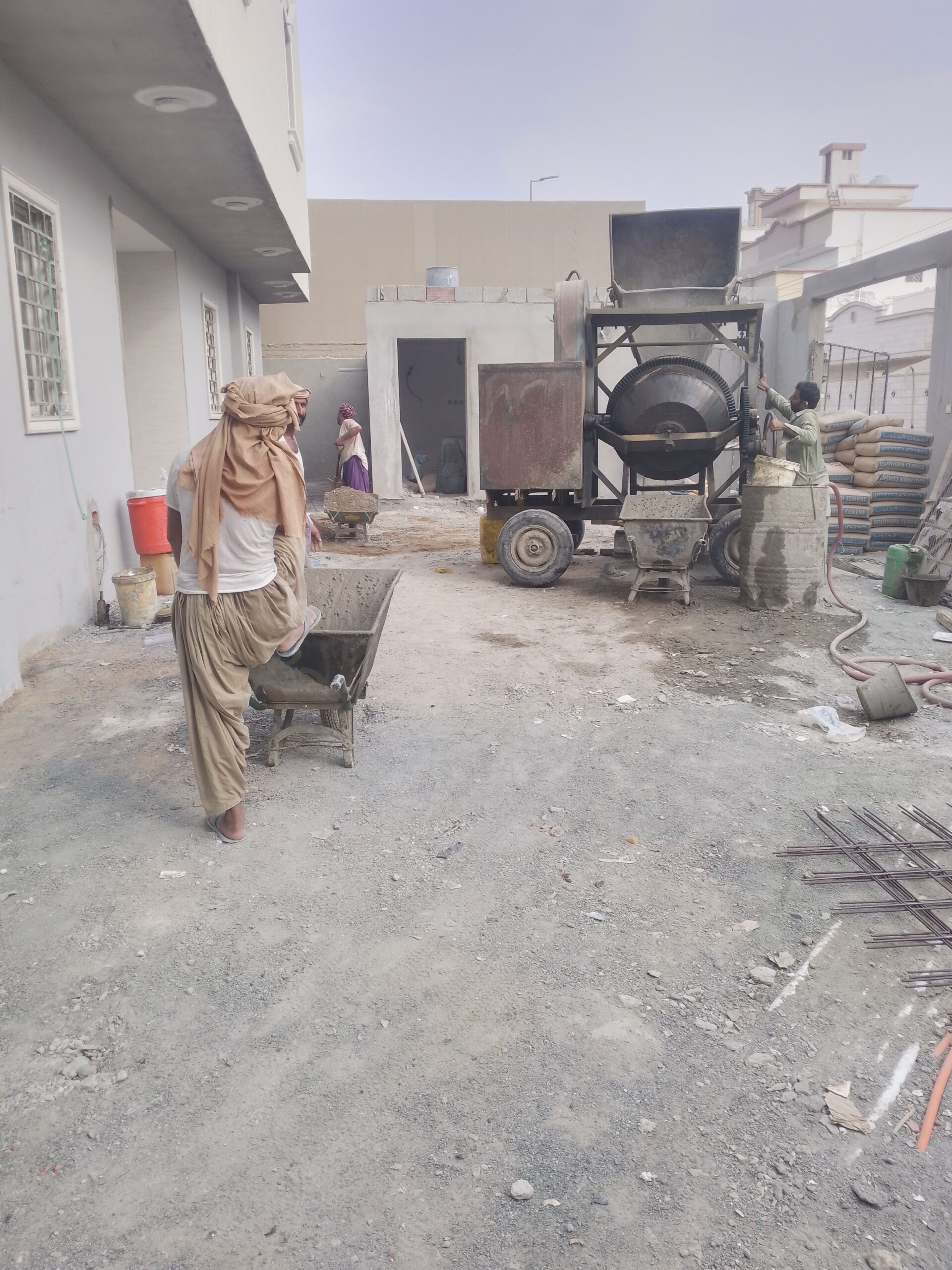 اسمنت خلاط یدوی ایجار یومیا 0597473618