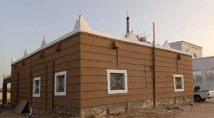 معلم بنا التراث الطين