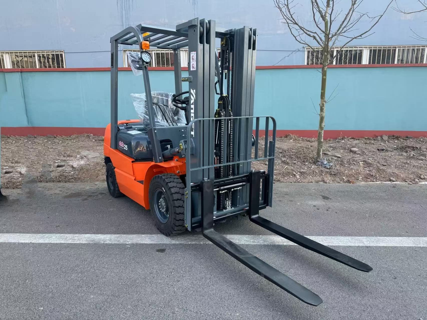 فوركلفت للأيجار في الدمام والرياض