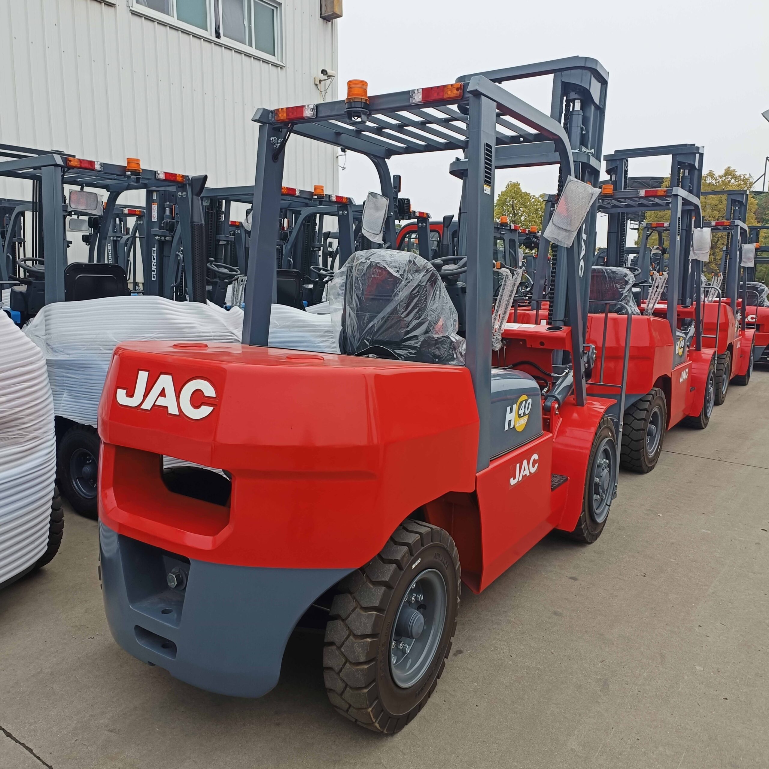 رافعات شوكية للإيجار فوركلفت من 1.5طن الى 30طن مود