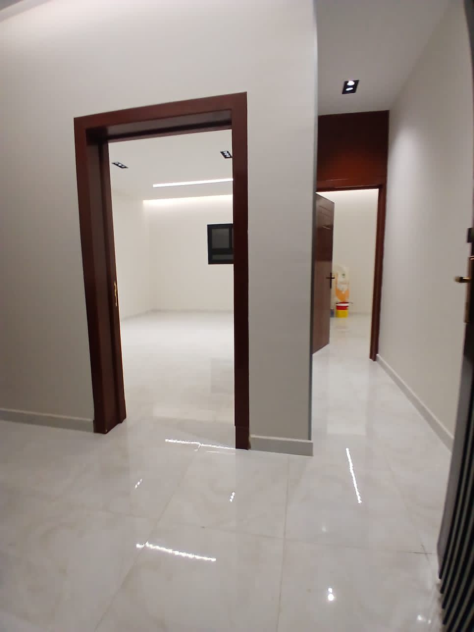 شقه للايجار جديده 4غرف حي طويق 2800شهري