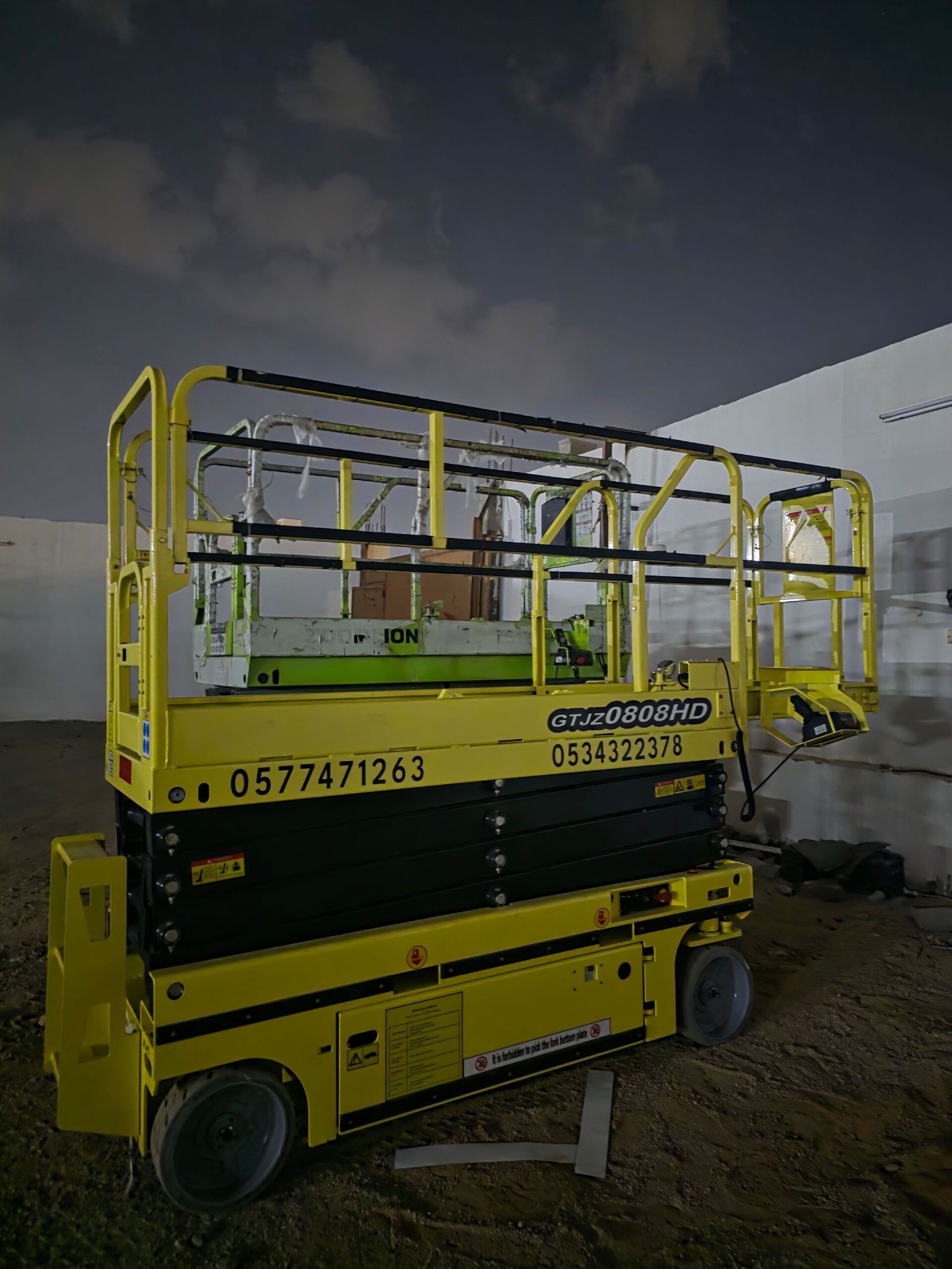 رافعة مقصية 12متر للايجار سيزرلفت 12متر للايجار را