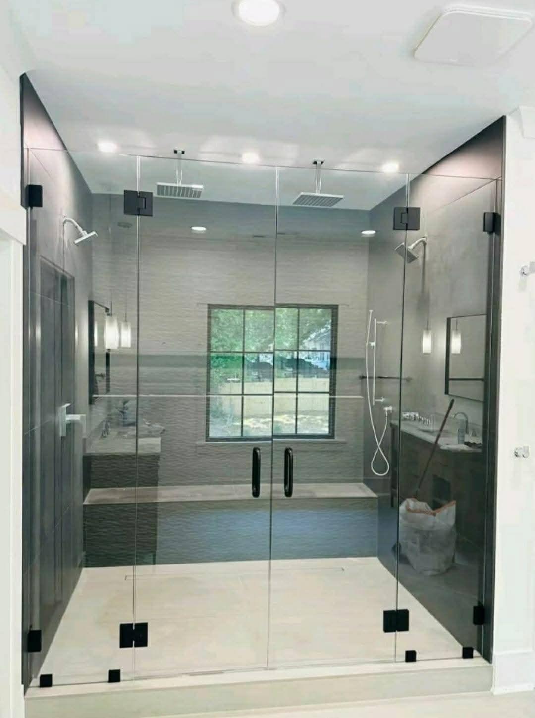 زجاج سكريت جازان