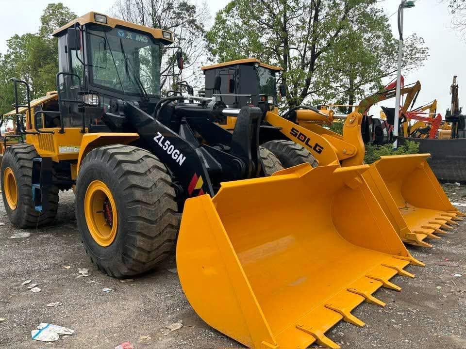 سيزر لفت رافعه شوكية فوركلفت جي بي سي بوبكات كرينا