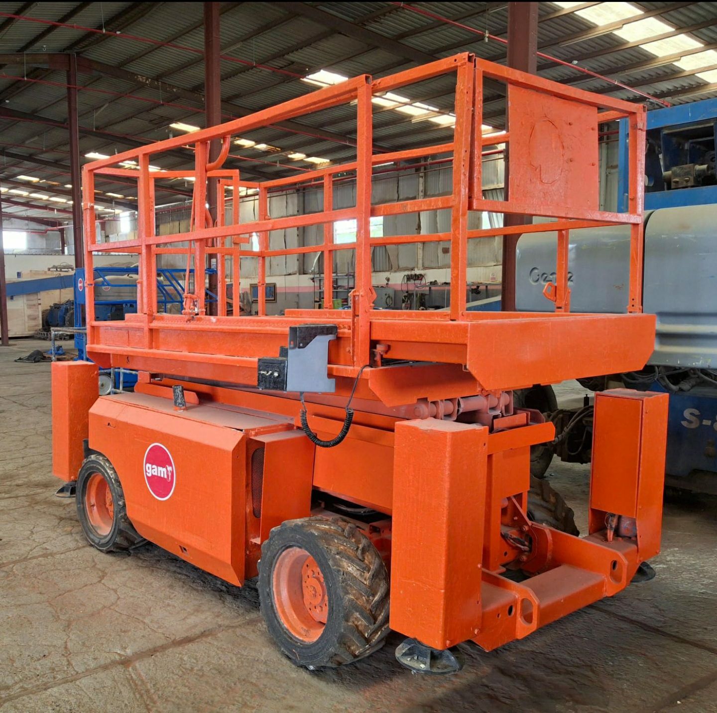 رافعة شوكية للايجار سيزر لفت للايجار موديل حديث