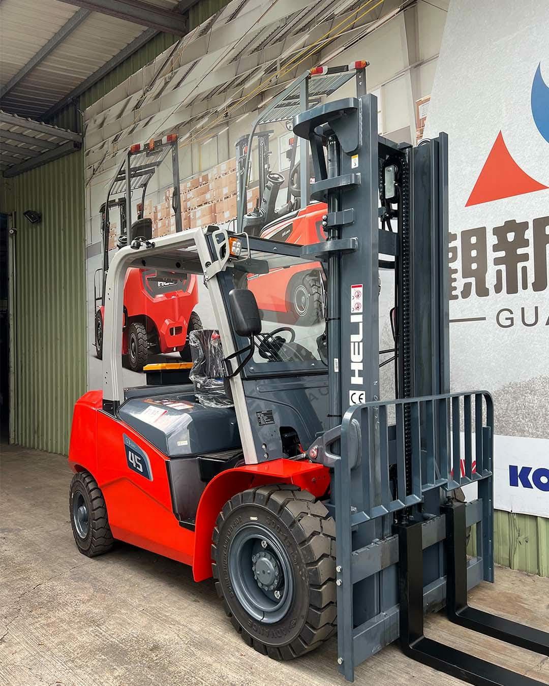 سيزر لفت للايجار بجميع امتارها وانواعه من اكبر حجم