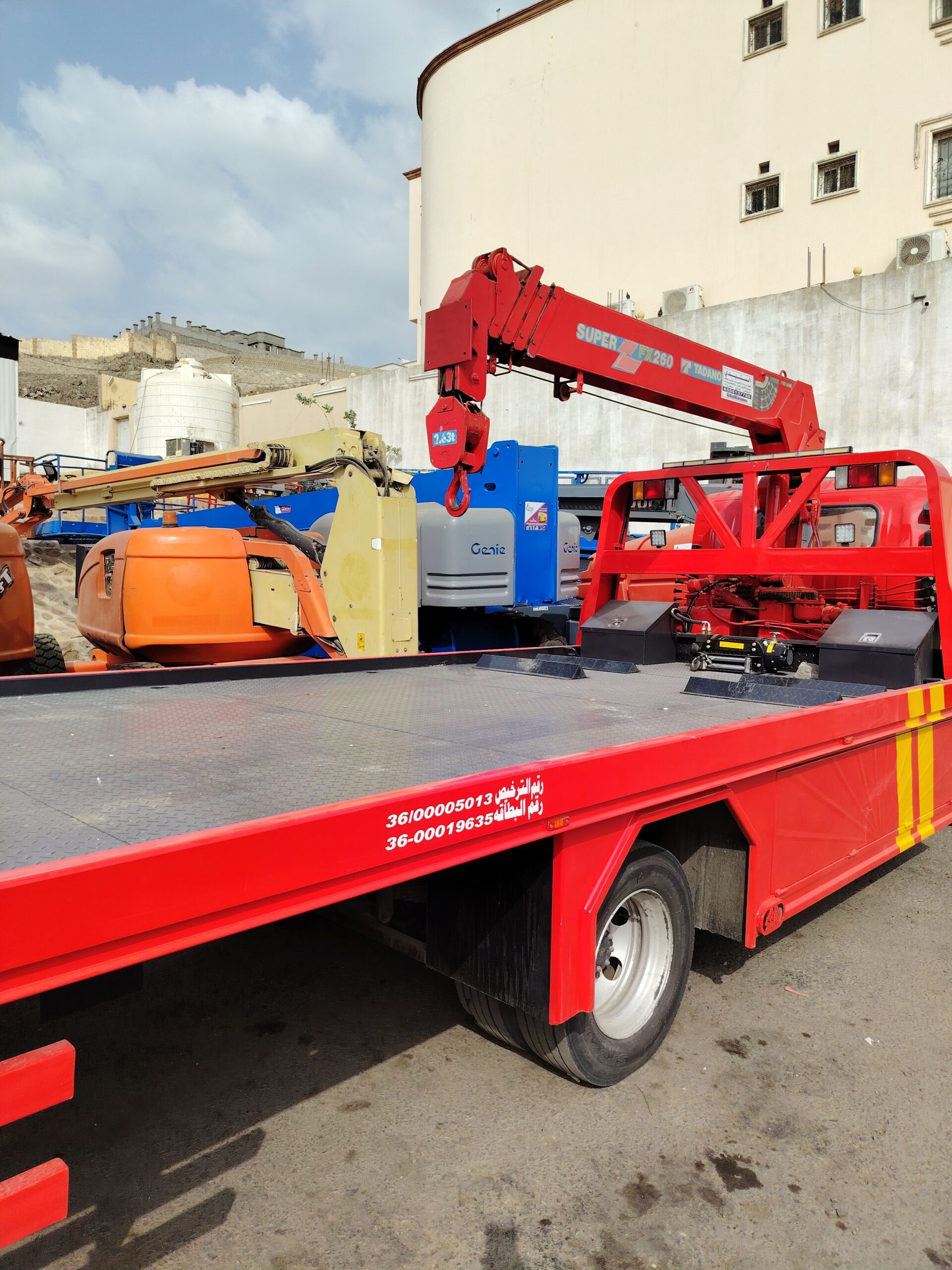 سيزرات ليفت متوفرة للايجار ورافعات شوكية متوفرة لل