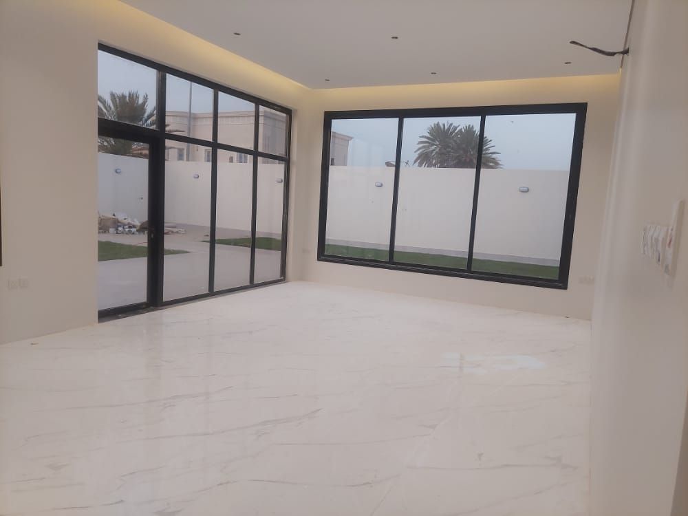 تركيب زجاج سكريت وتركيب شاورات وصيانه ابواب زجاج