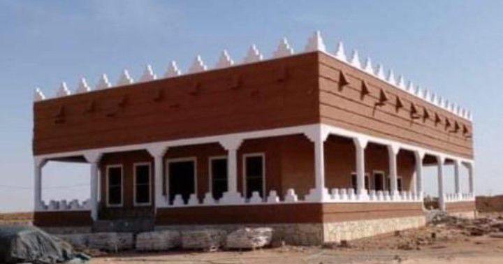 معلم بنا التراث الطين