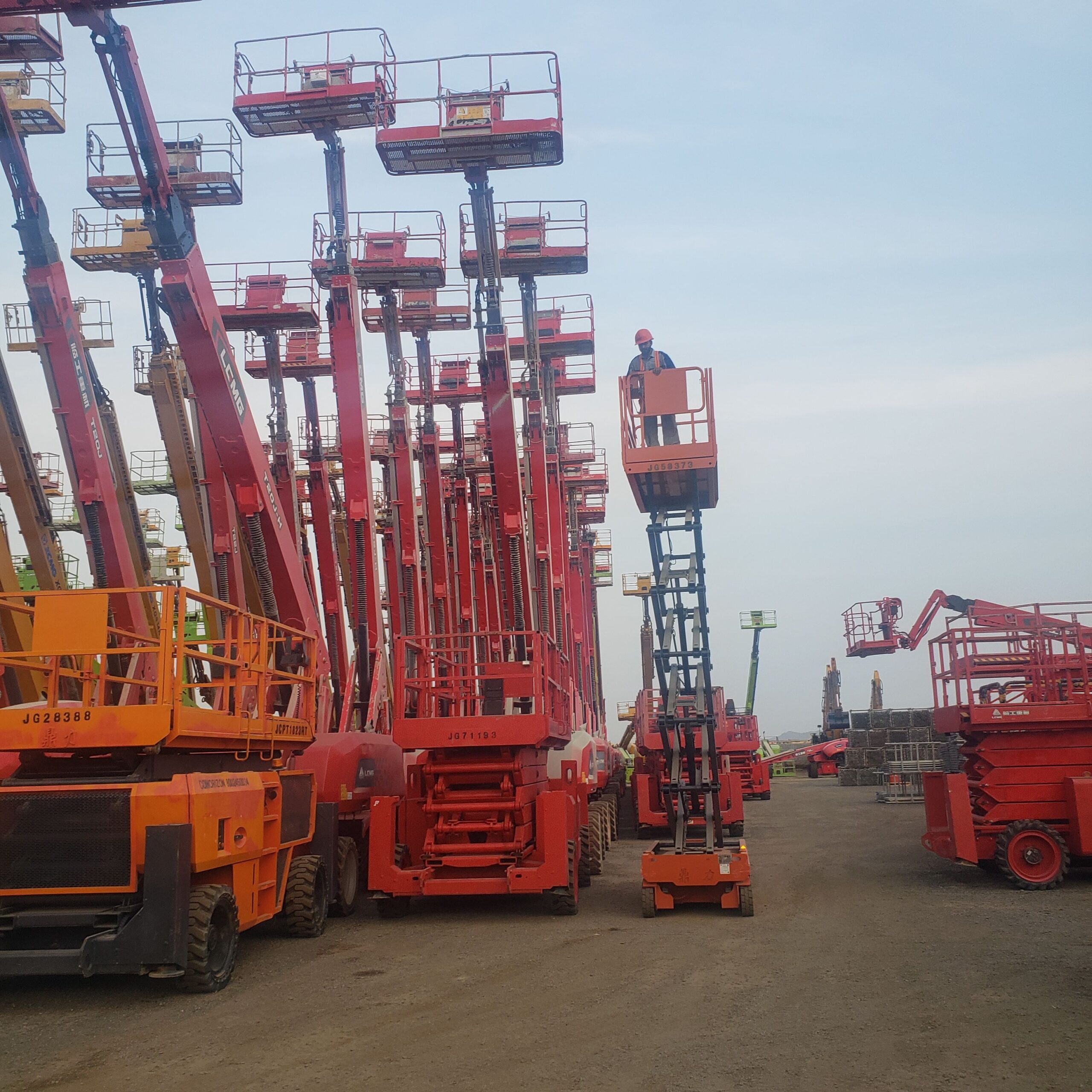 متوفر معنا سيزرلفت ومان لفتات وتاورلايت ورافعه شوك