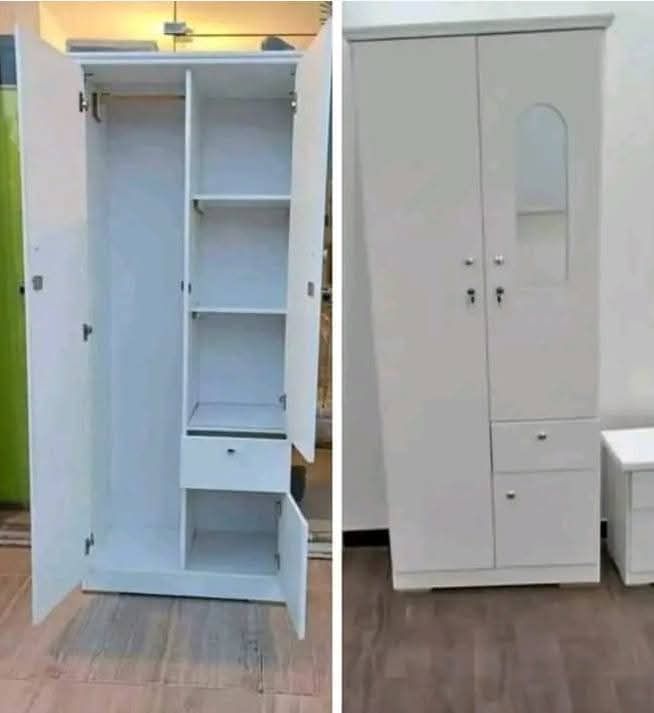 يوجد لدينا دوليب ٢باب جديد بجميع الألوان ٣٠٠ريال