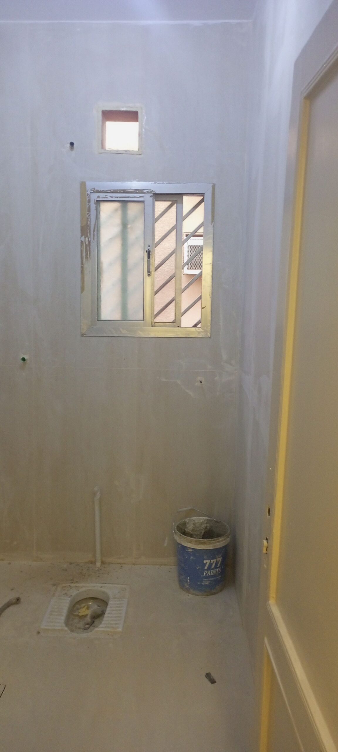 معلم بلاط داخل الرياض