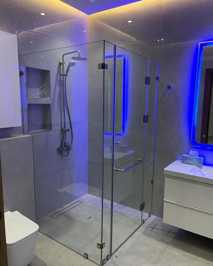 زجاج سكريت وتركيب شاورات وصيانه ابواب زجاج مكاتب