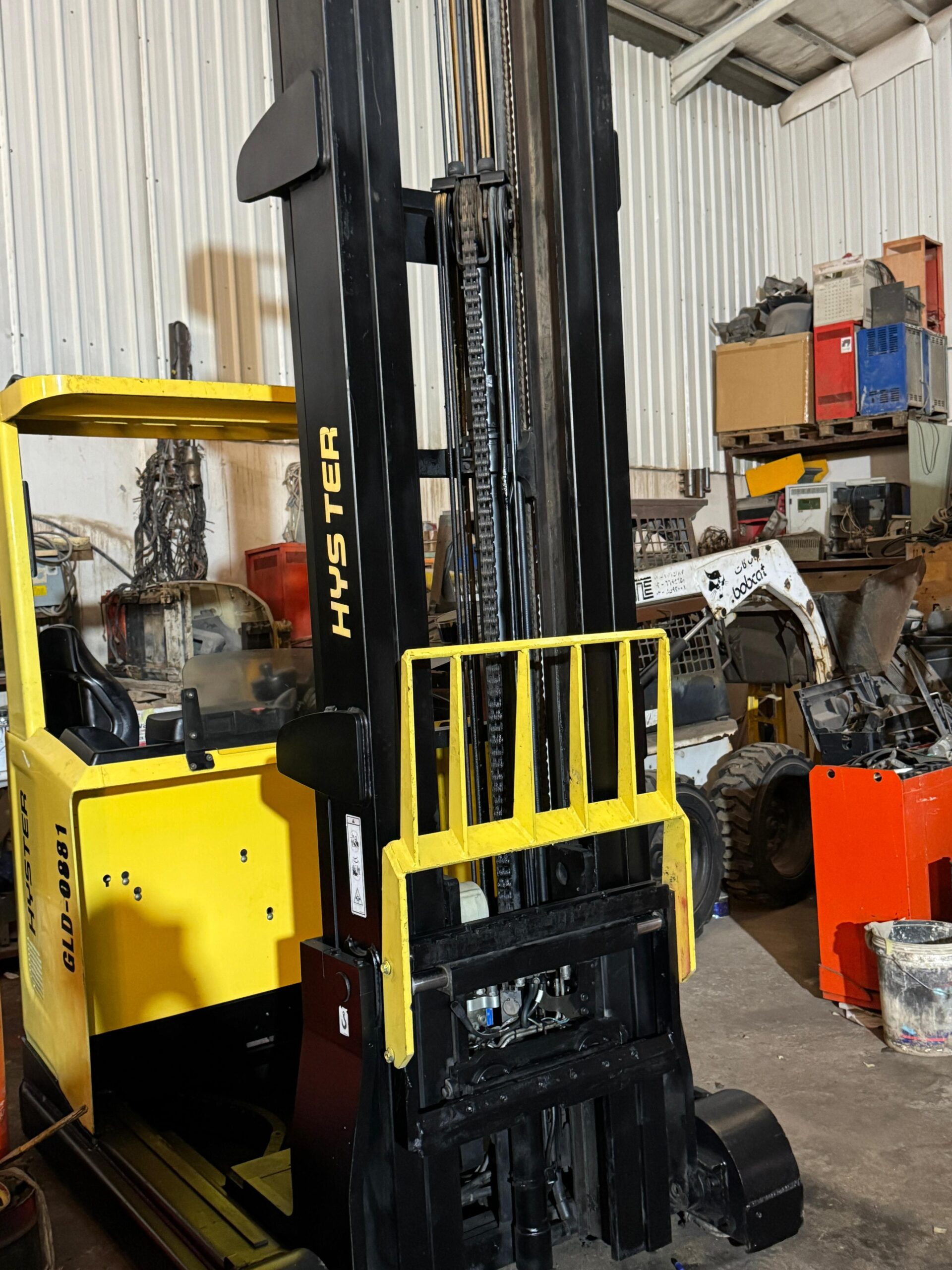 يوجد لدينا رافعات شوكية ريتش تراك كهرباء للايجار ا