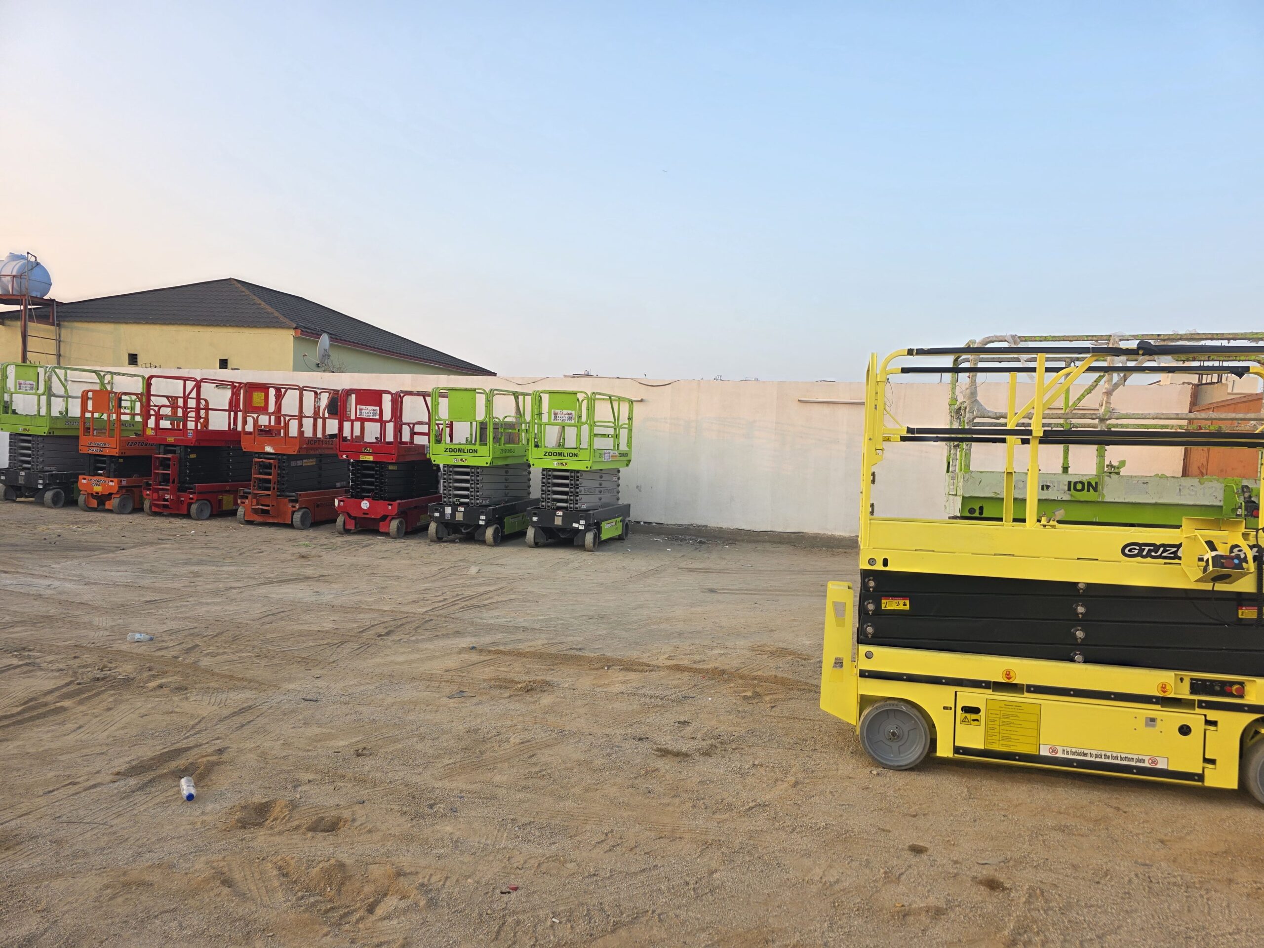 رافعة مقصية 12متر للايجار سيزرلفت 12متر للايجار را