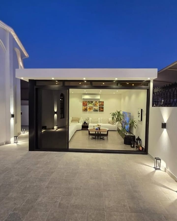 تركيب زجاج سكريت وتركيب واجهات واستيكر ومسابح والم