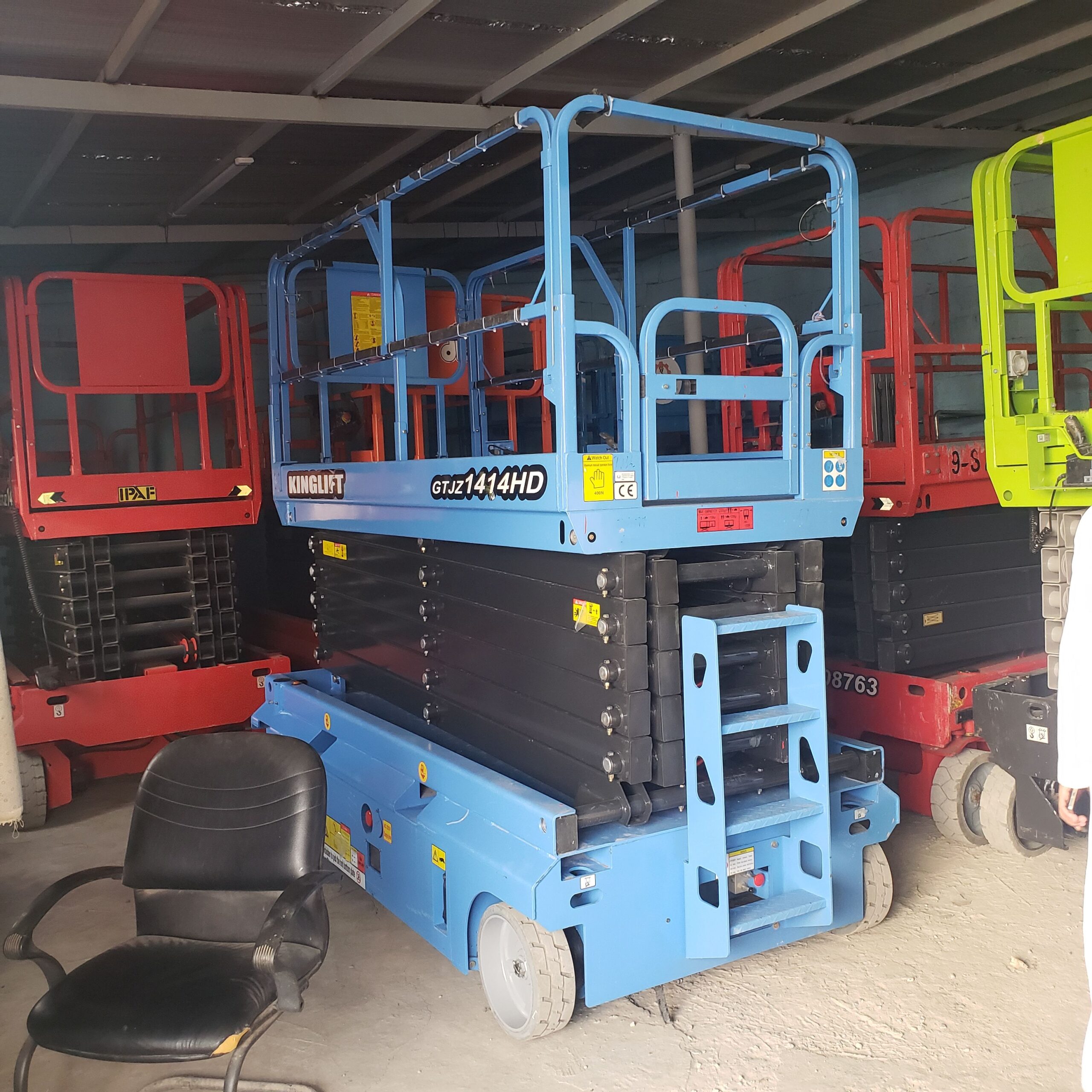 متوفر معنا سيزرلفت ومان لفتات وتاورلايت ورافعه شوك