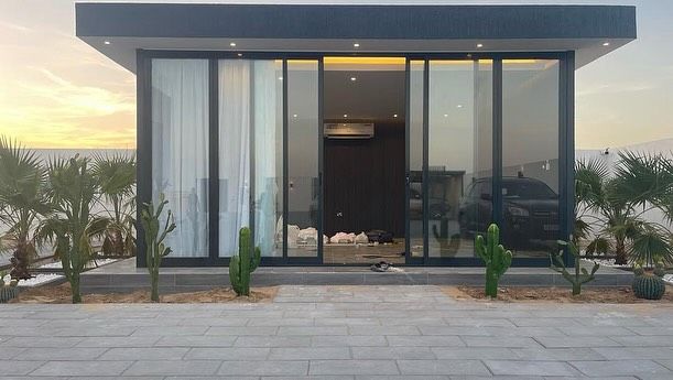 فني زجاج سكريت تركيب مكاتب واجهات صيانة ابواب زجاج