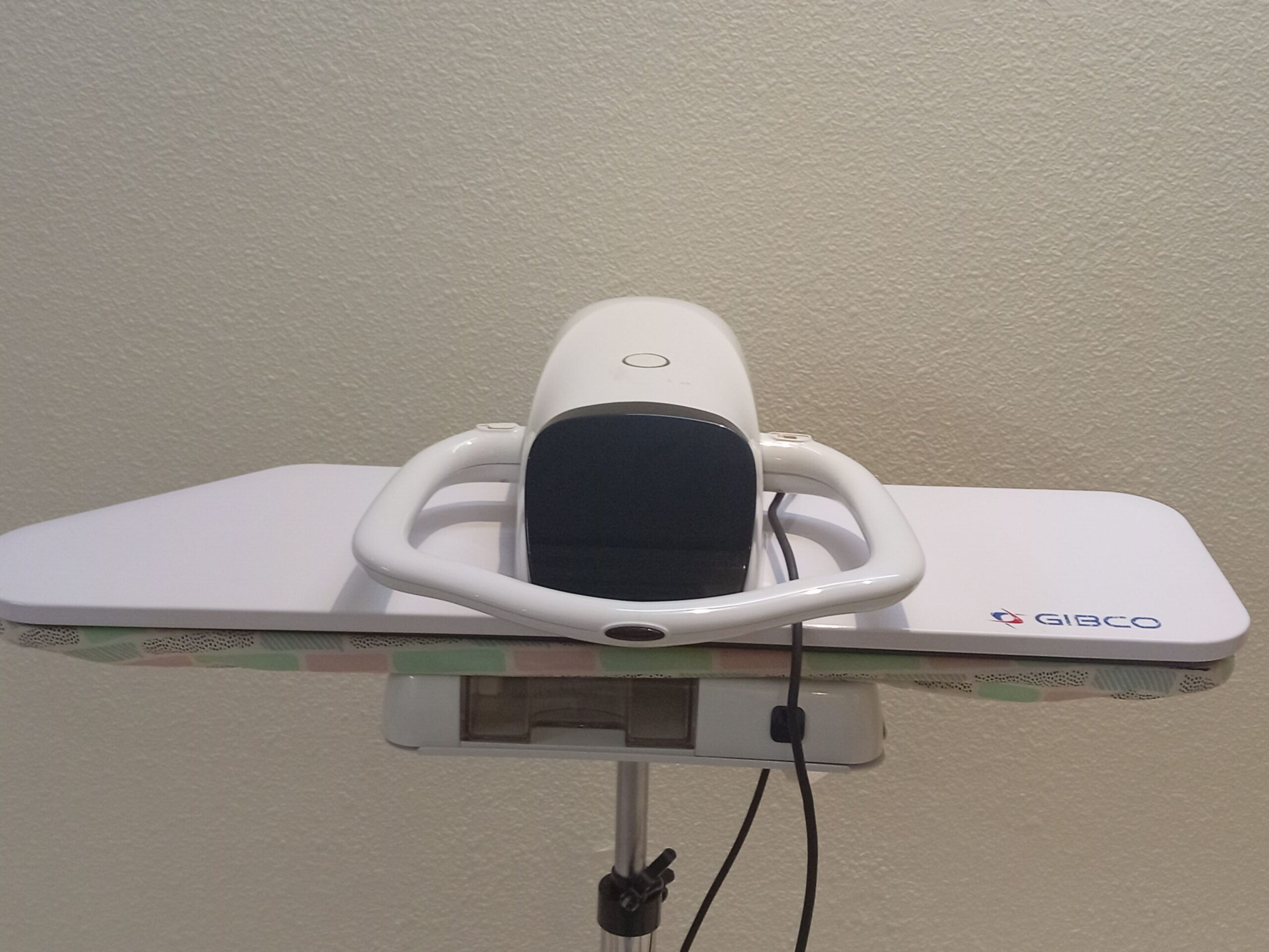 مكواة كبس بخارية من ماركة GIBCO