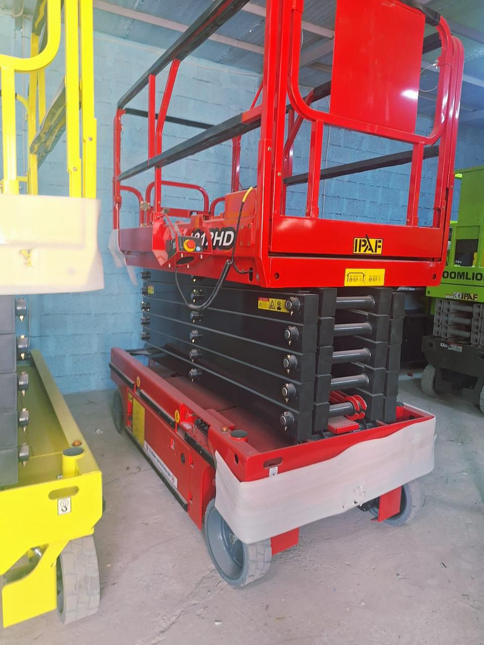 سيزرلفت مانلفت سقالة سقالات كهرباء ديزل ديزل رافعة