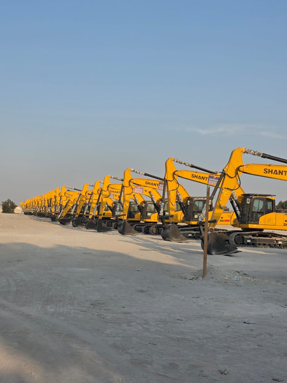 بوكلين للايجار متوفر لدينا. يمكننا توفير بوكلين بم