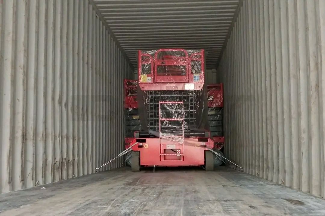 سيزرات ورافعات شوكيه للايجار ،، وكرينات وبوبكات وم