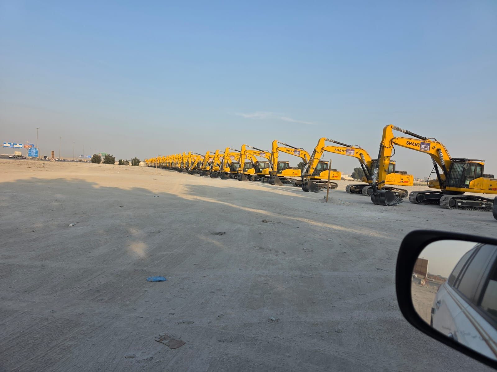 بوكلين دقاق وباكت متوفر للايجار شهري وسنوي