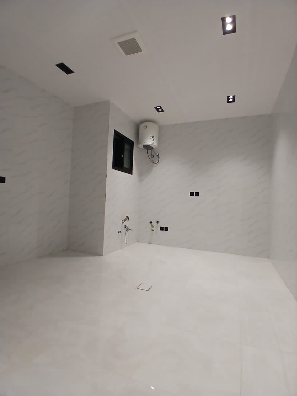 شقه للايجار جديده 4غرف حي طويق 2800شهري